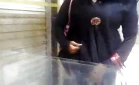 Pakistani teen flashing her pussy